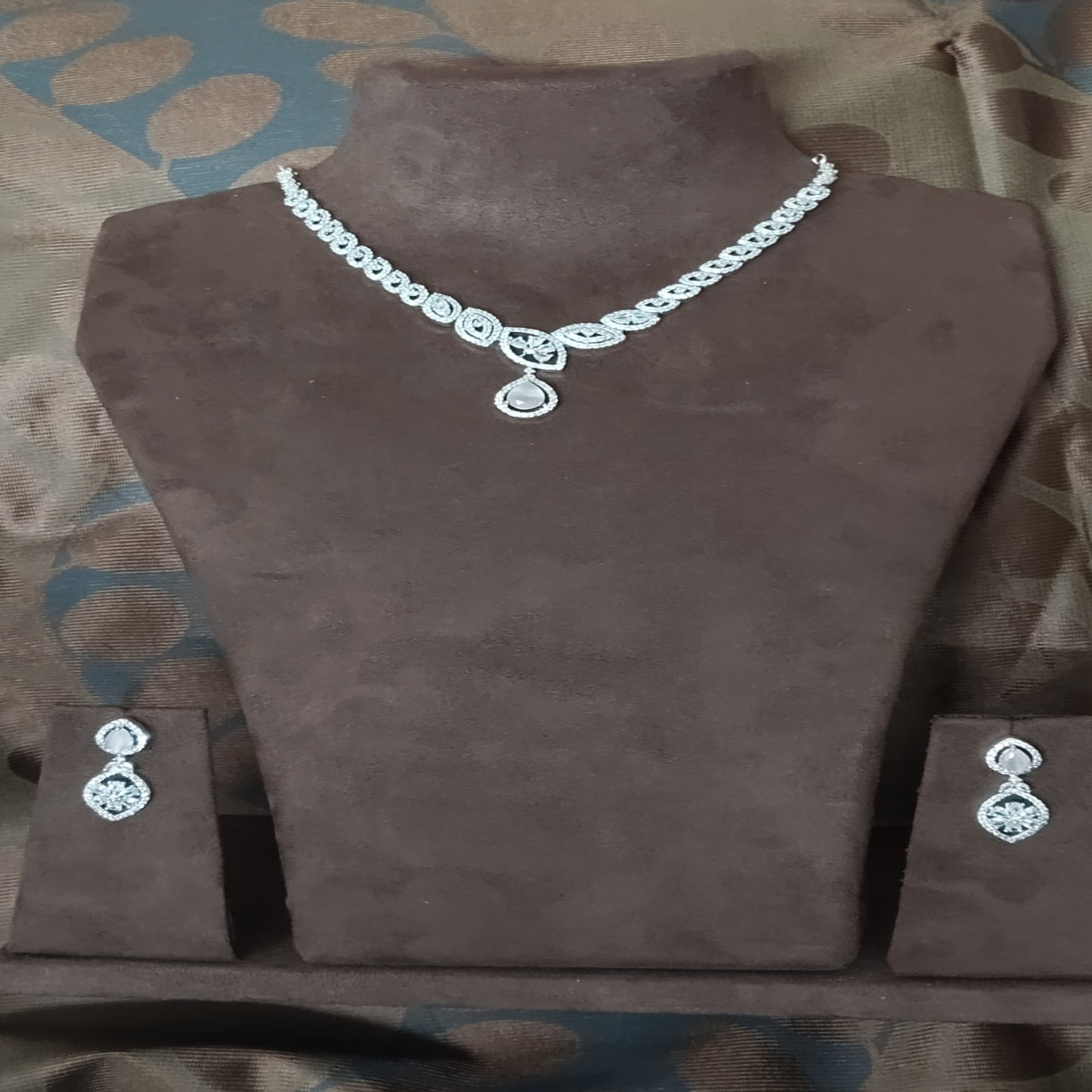 SIVARA Diamond Infinity Loop Necklace | Circular Pave Clusters | All-White Necklace Set