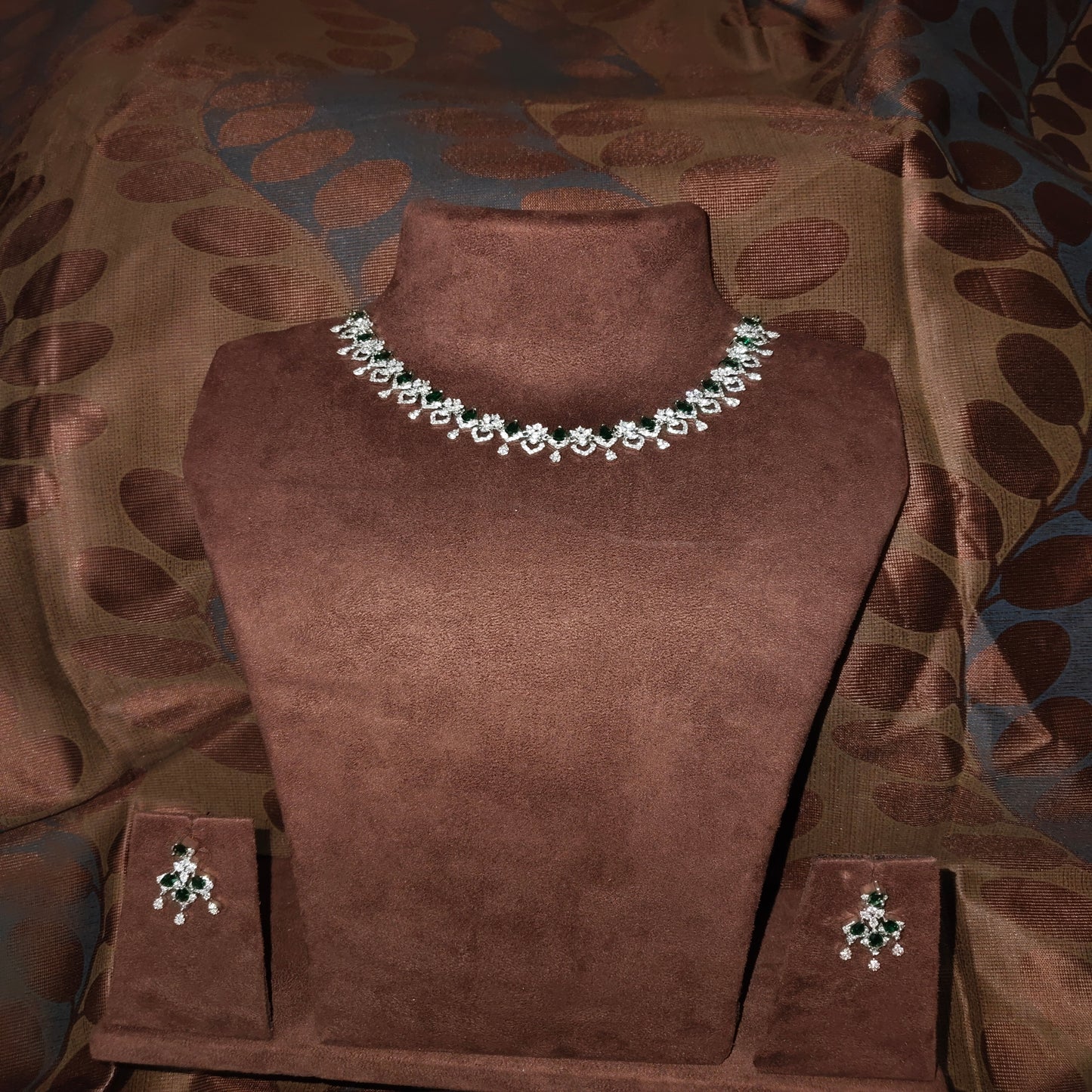 SIVARA 'Emerald Stream' Halo Necklace Set